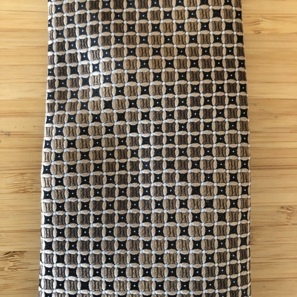 Stafford Silk Tie In Minimal Sand And Tan Pattern! - Picture 5 of 6